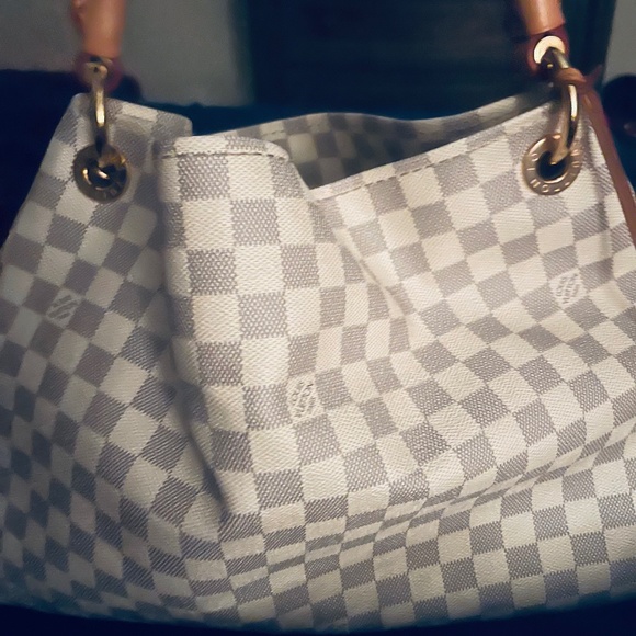 COPY - Louis Vuitton - Picture 1 of 6